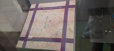 FOULARD RESISTANTES MUSEE ORDRE DE LA LIBERATION